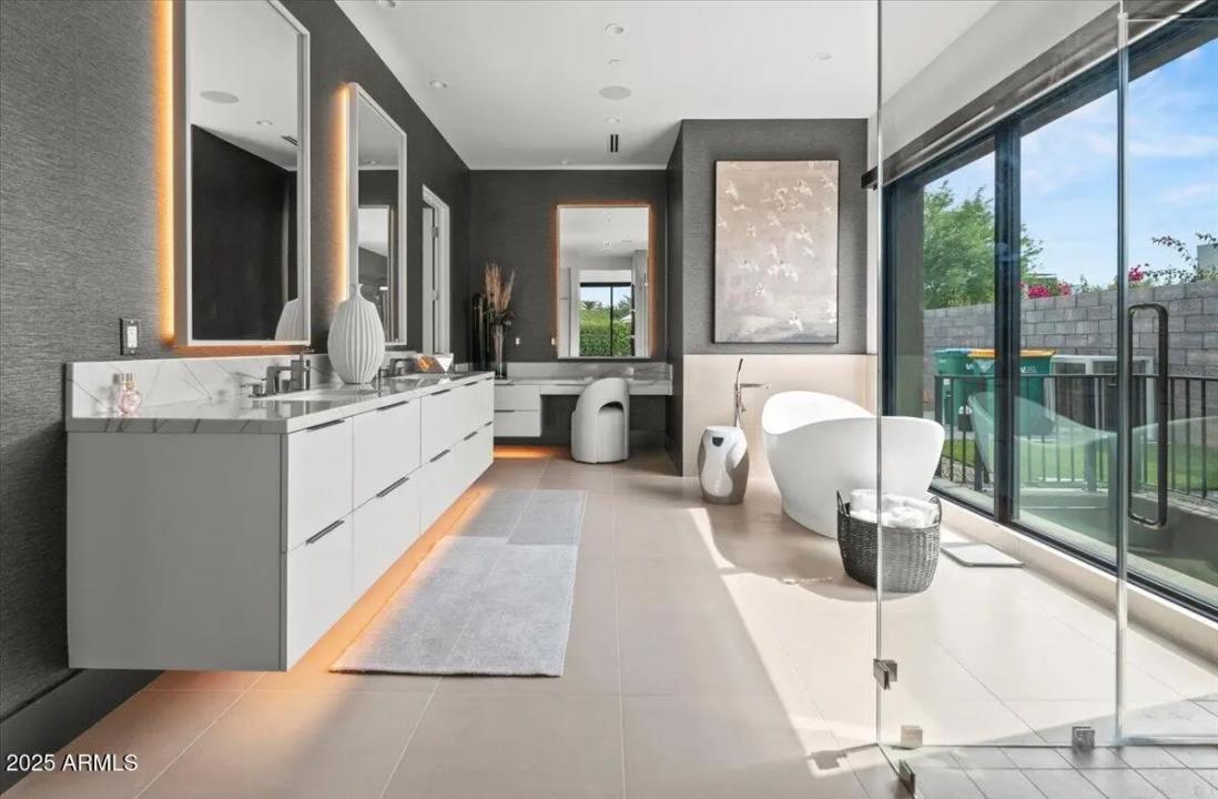 Real Estate Picture 24