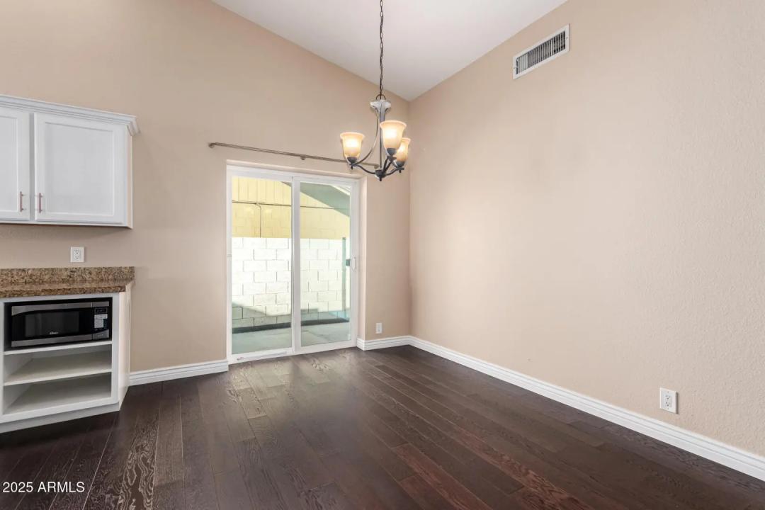 Real Estate Picture 5