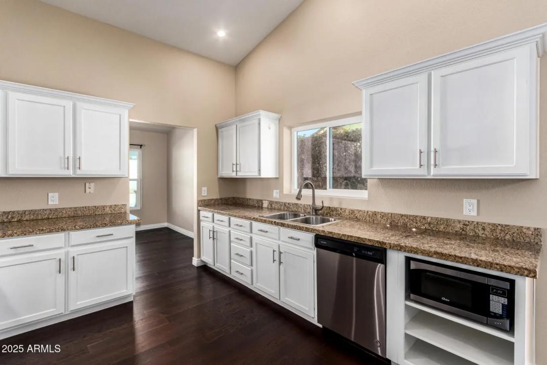 Real Estate Picture 7