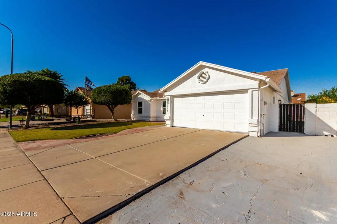 Real Estate Picture 3