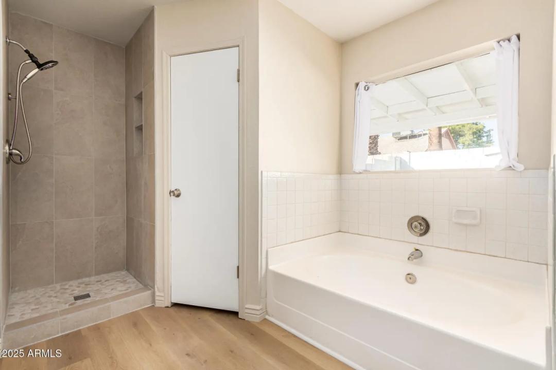 Real Estate Picture 24