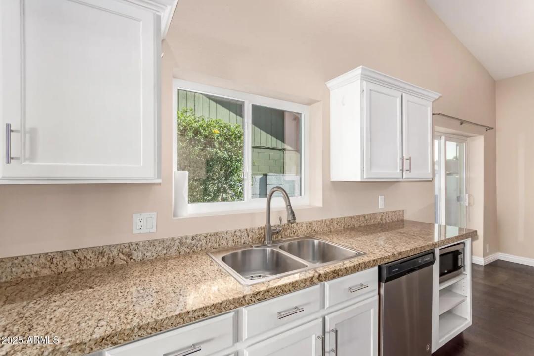 Real Estate Picture 13