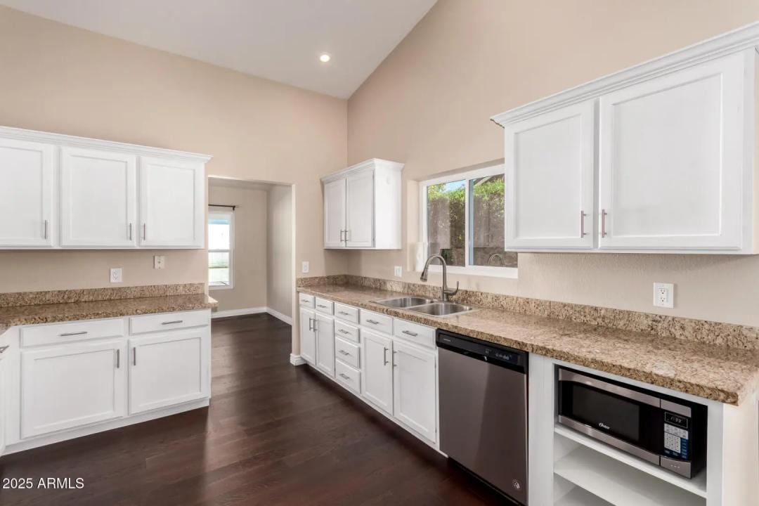 Real Estate Picture 15