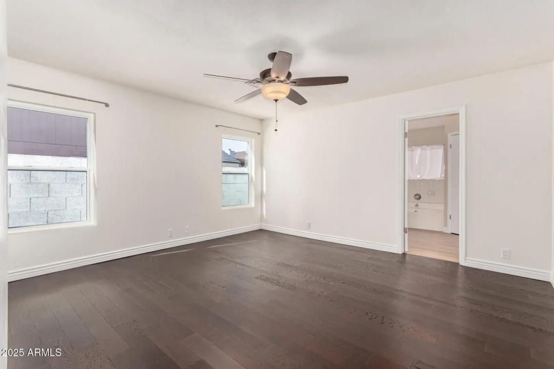 Real Estate Picture 16