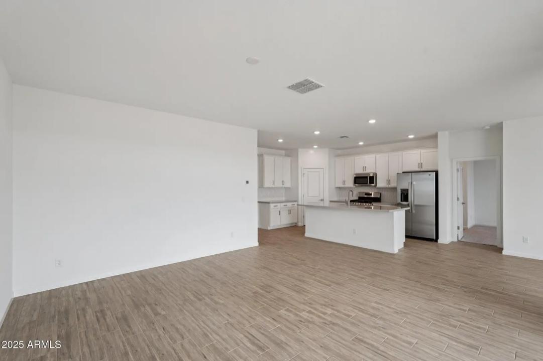 Real Estate Picture 5
