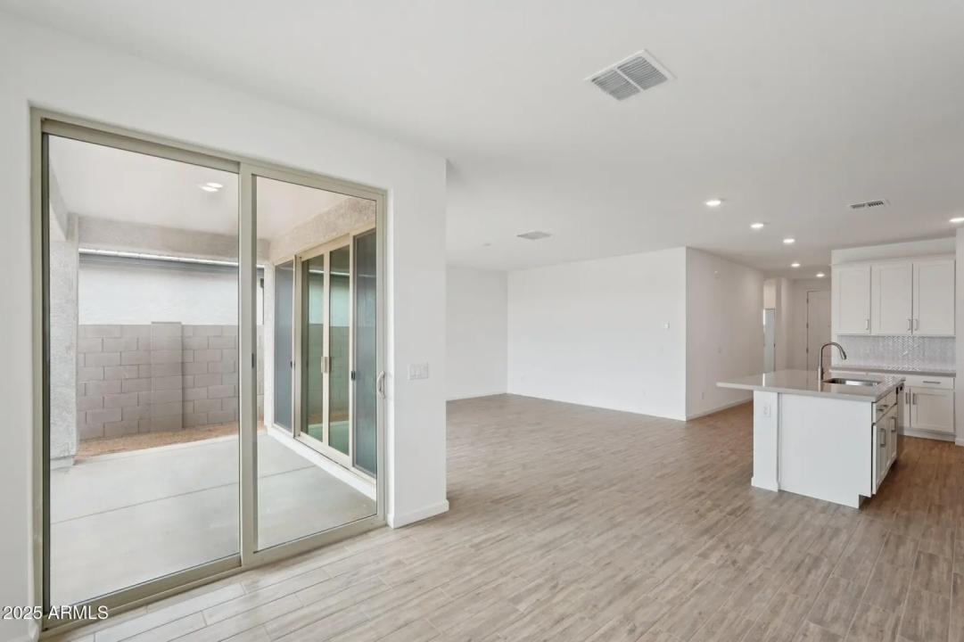 Real Estate Picture 7