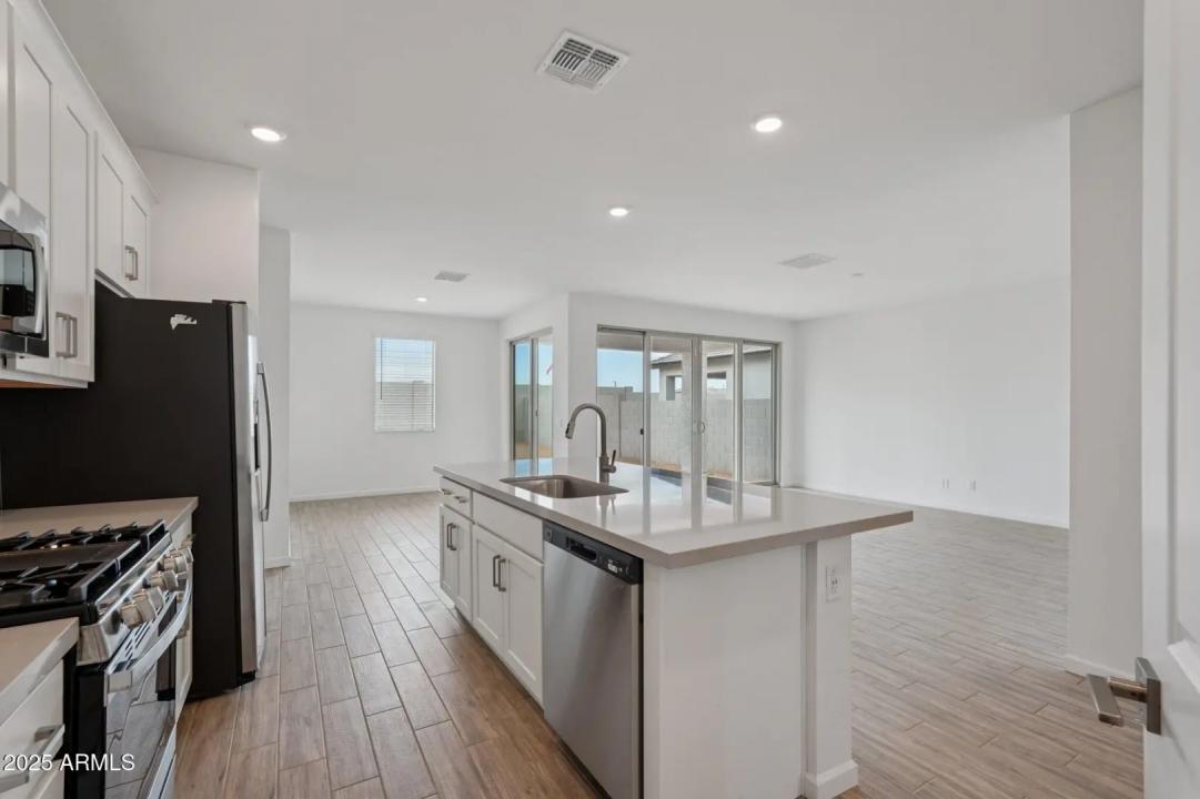 Real Estate Picture 9