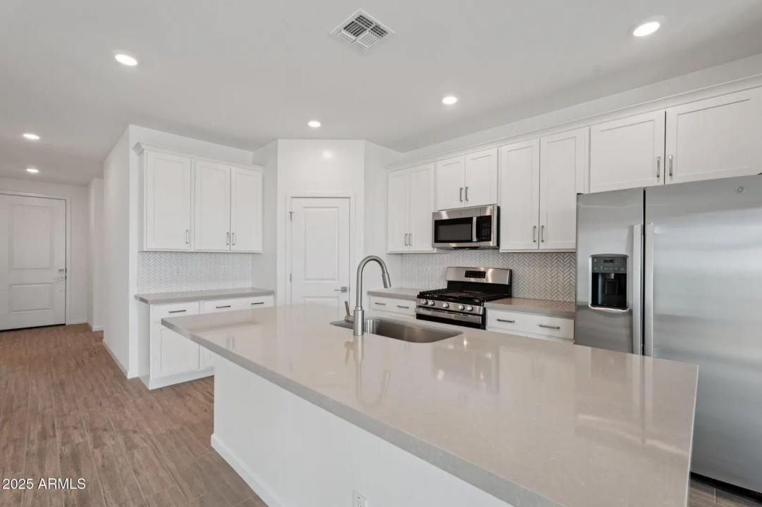 Real Estate Picture 11