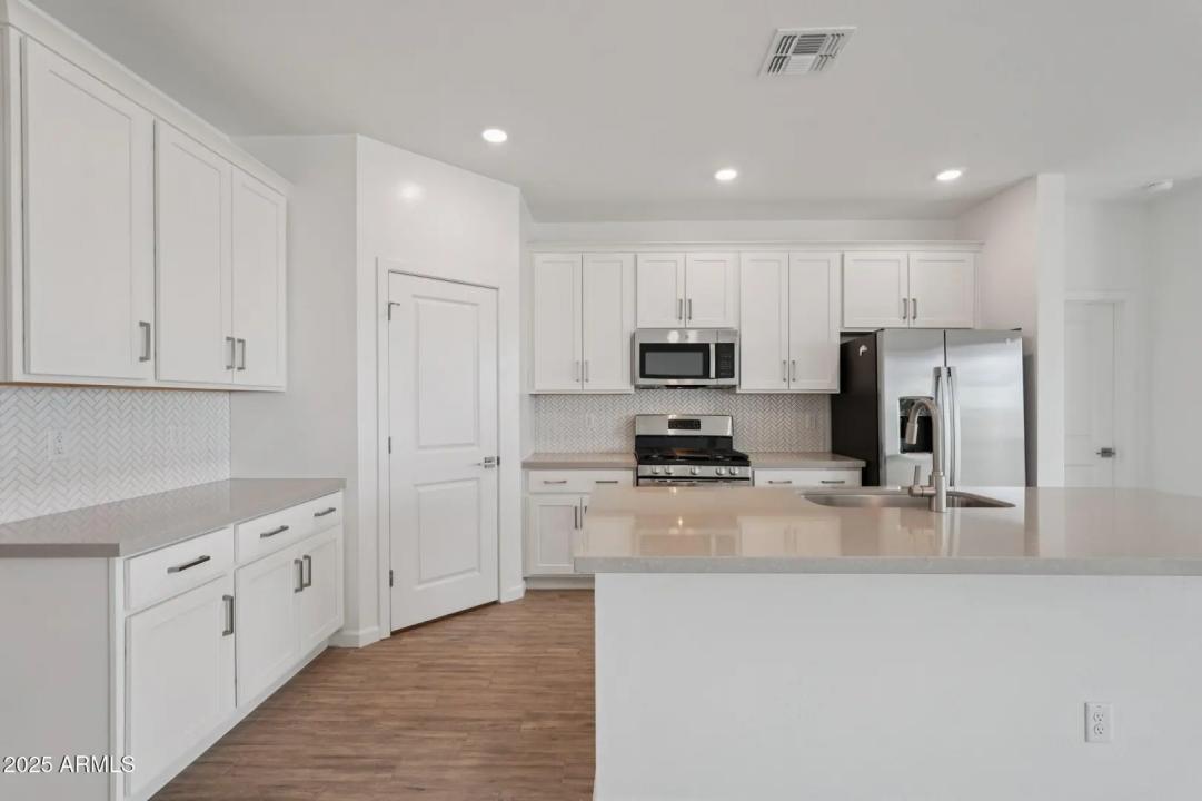 Real Estate Picture 12