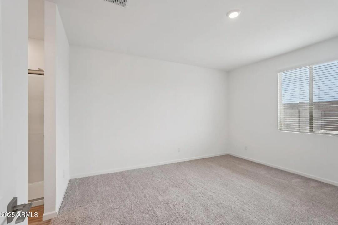 Real Estate Picture 14