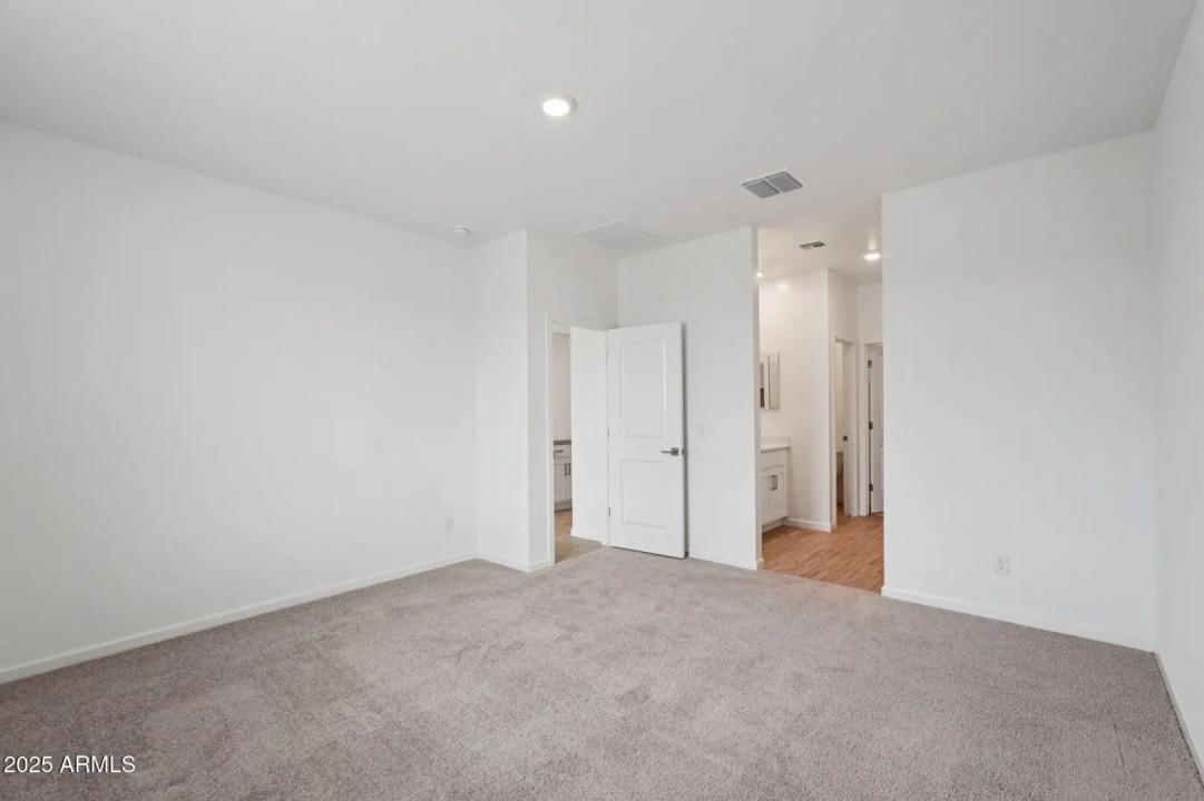 Real Estate Picture 15