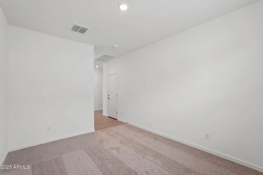 Real Estate Picture 23