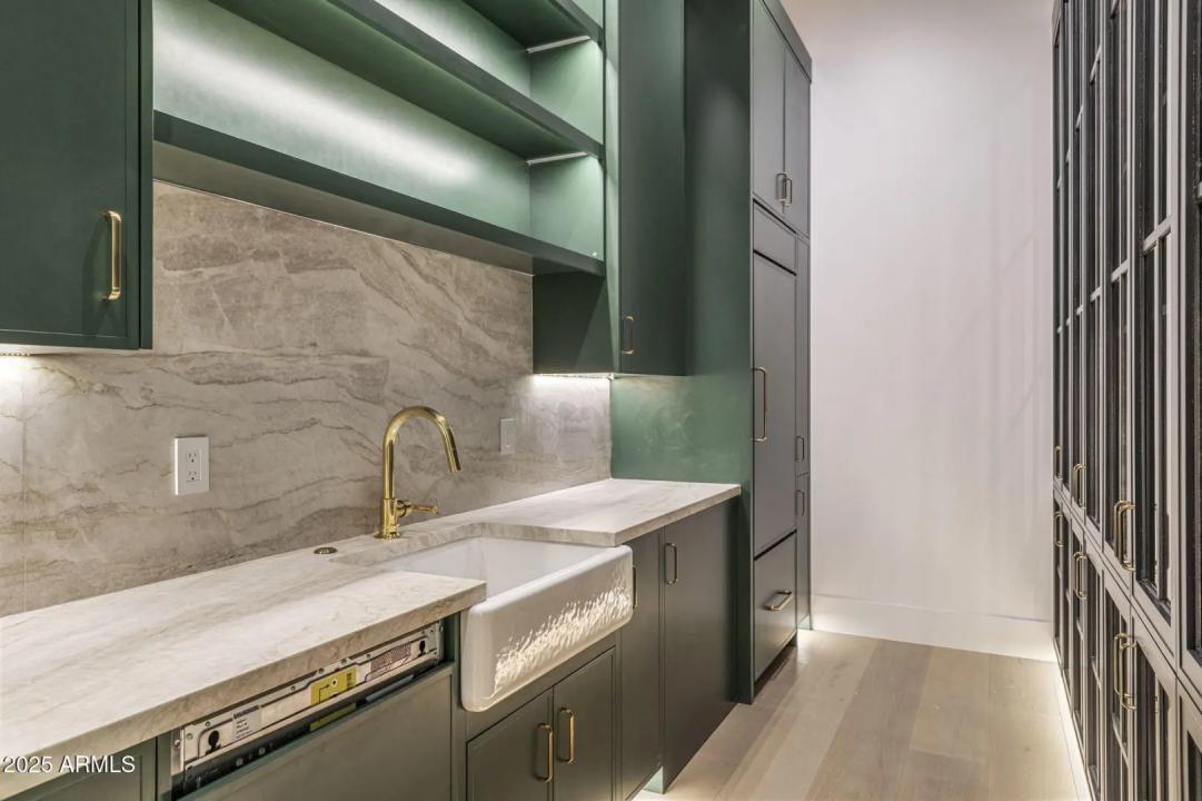 Real Estate Picture 12