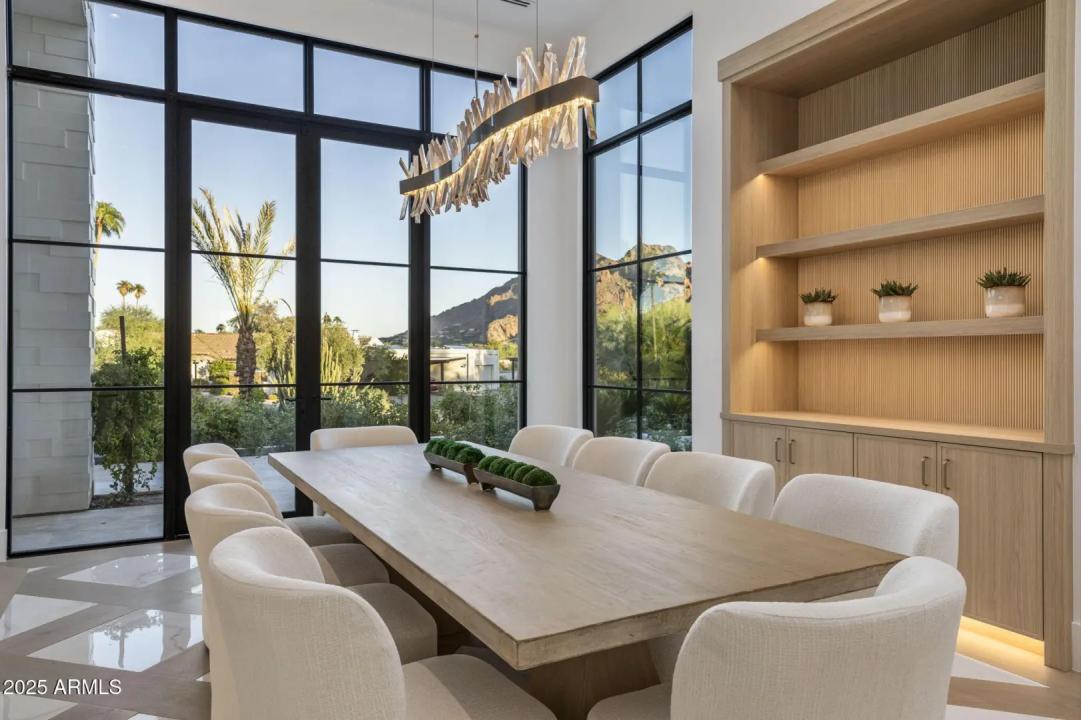Real Estate Picture 4