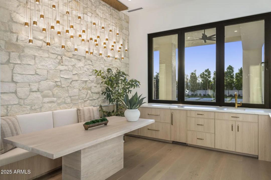 Real Estate Picture 11