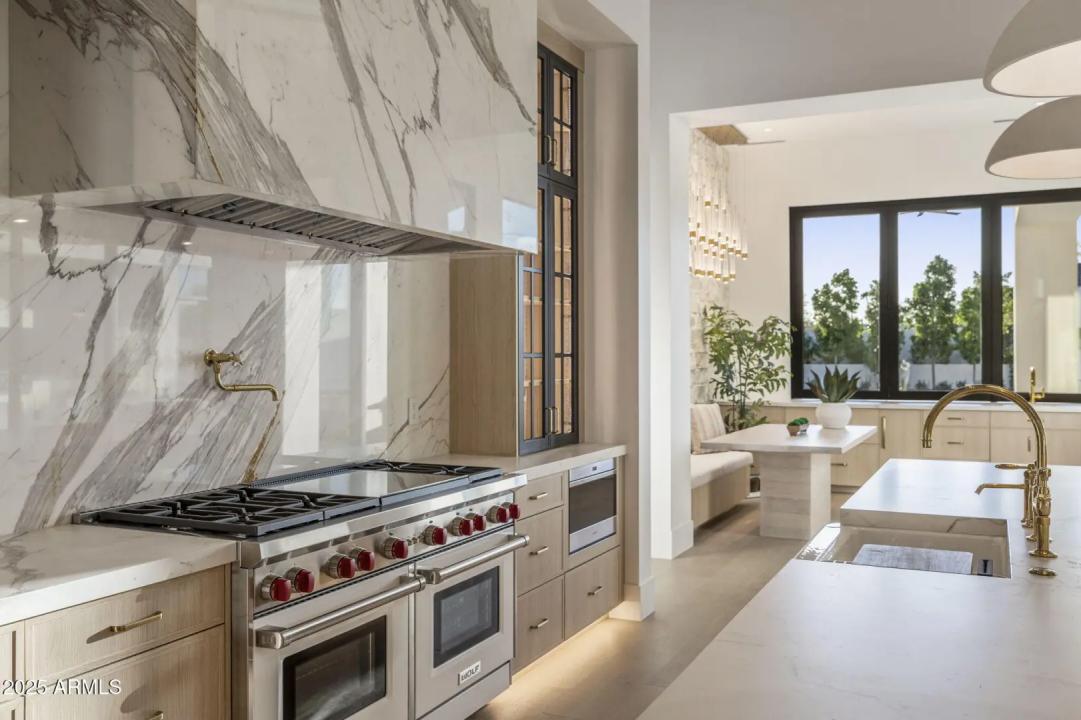 Real Estate Picture 7