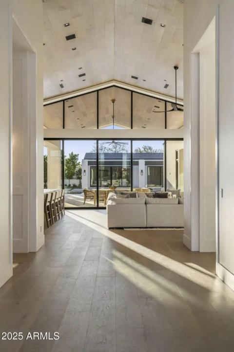 Real Estate Picture 3