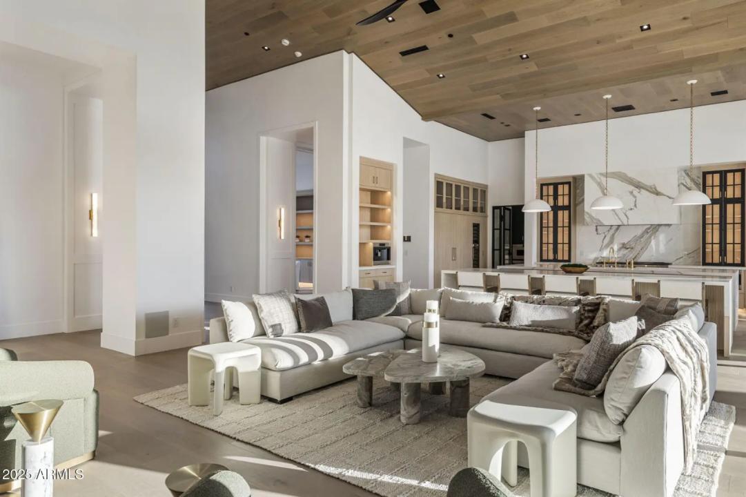 Real Estate Picture 14