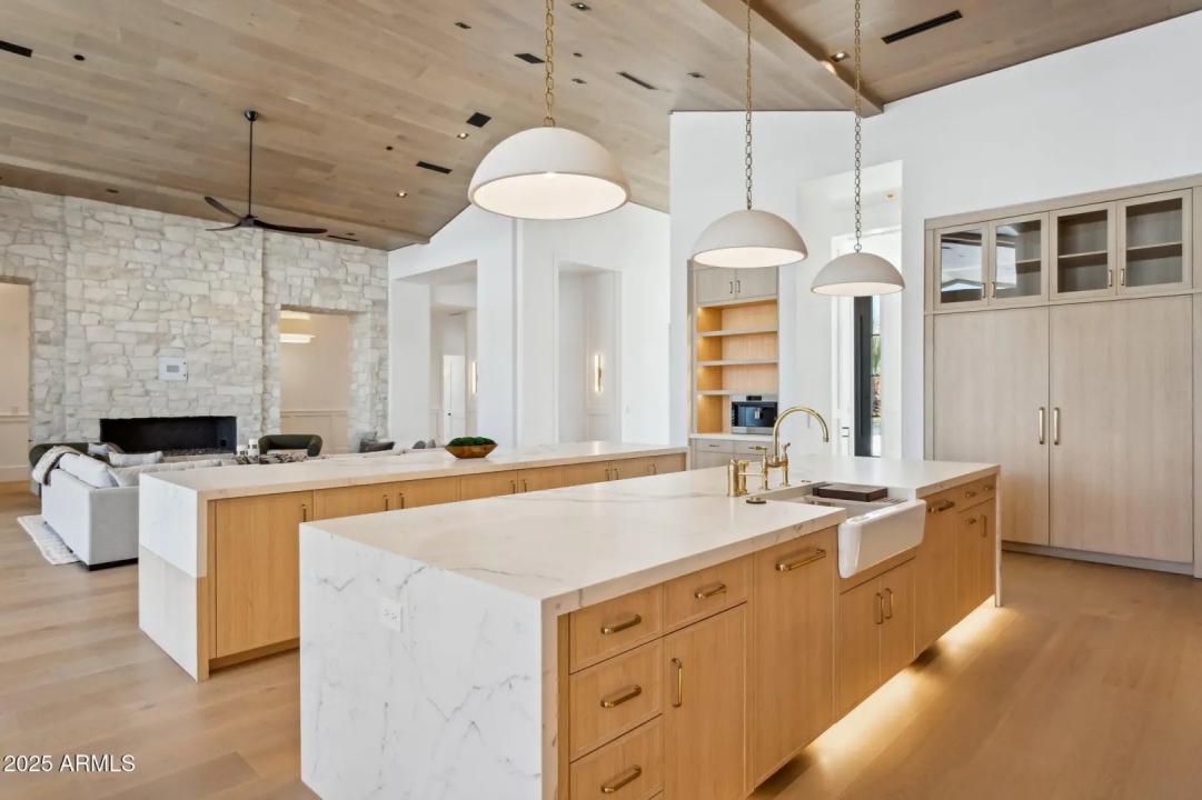 Real Estate Picture 11