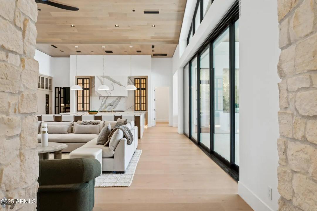 Real Estate Picture 18