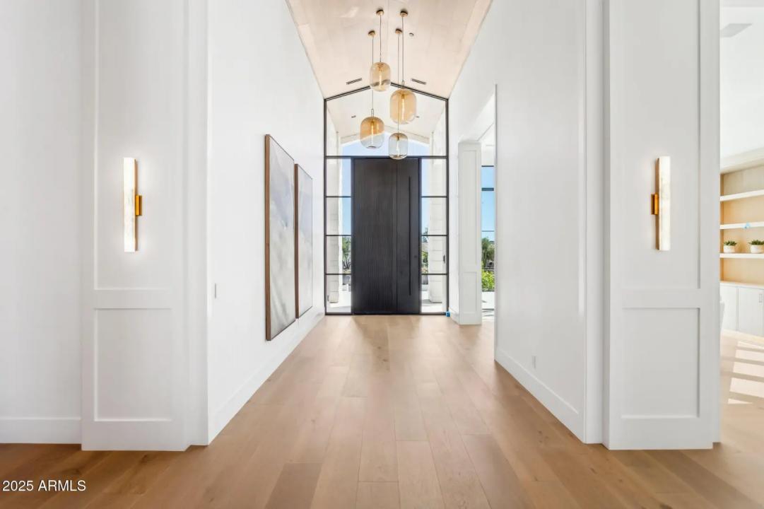 Real Estate Picture 4