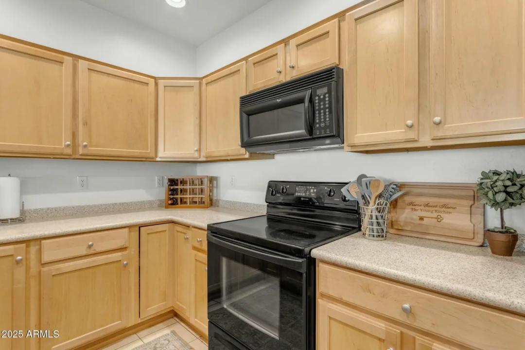 Real Estate Picture 11