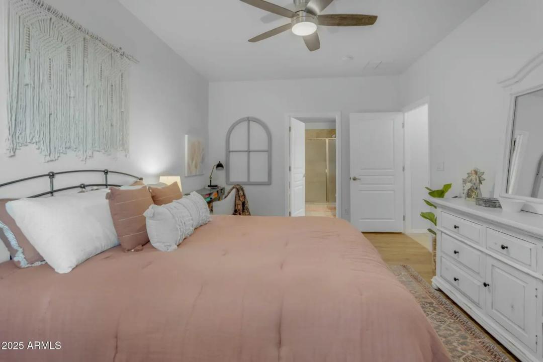 Real Estate Picture 16