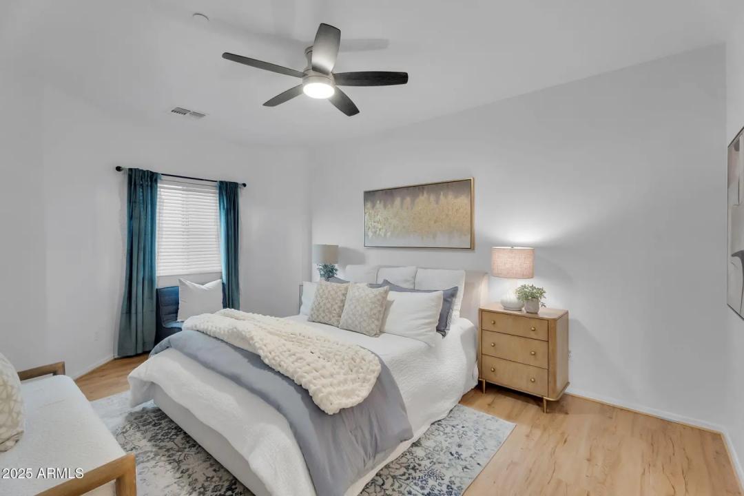 Real Estate Picture 12