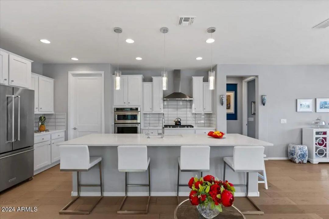 Real Estate Picture 3