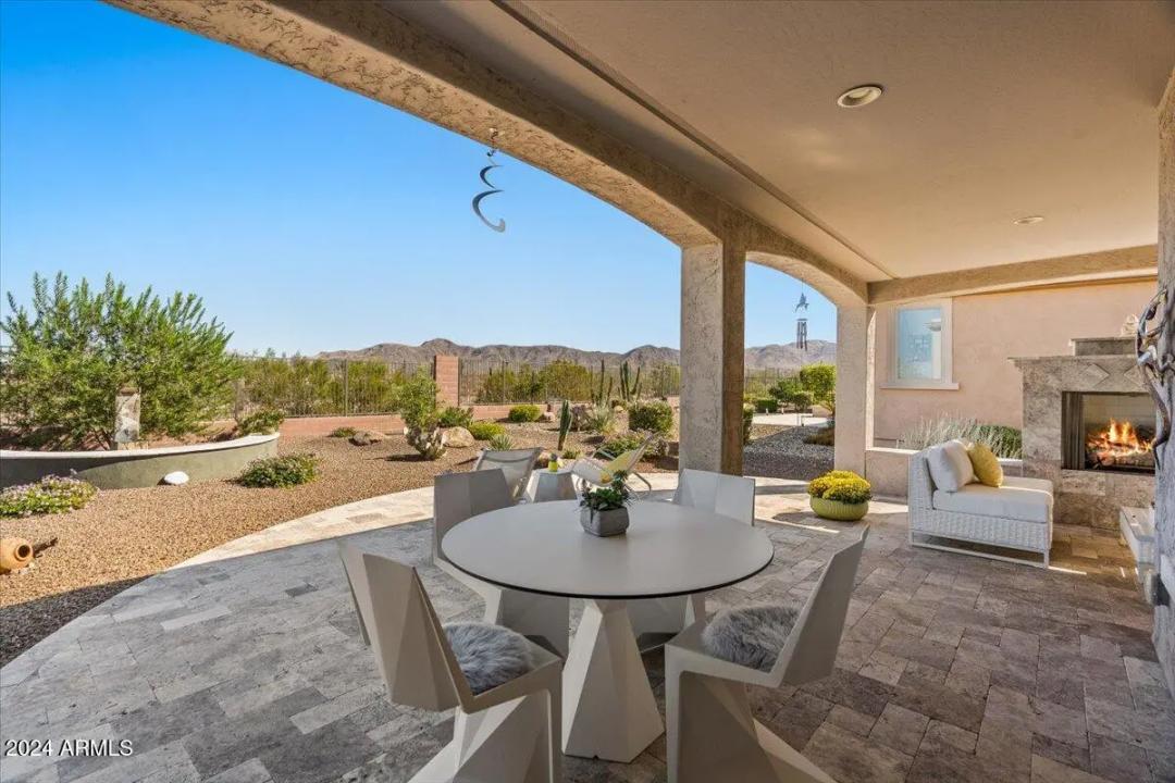 Real Estate Picture 5