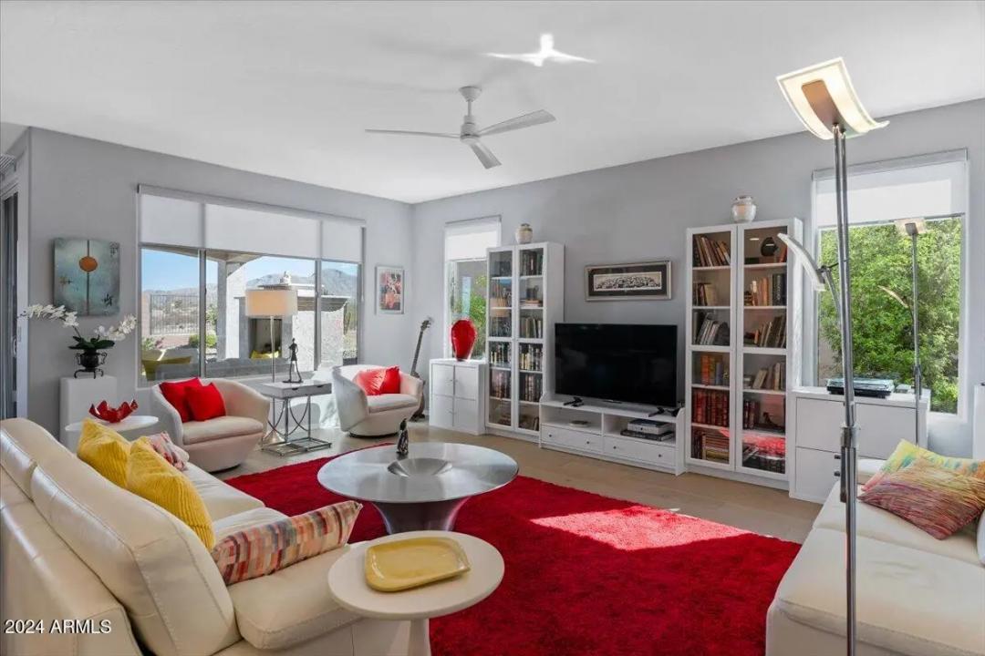 Real Estate Picture 18