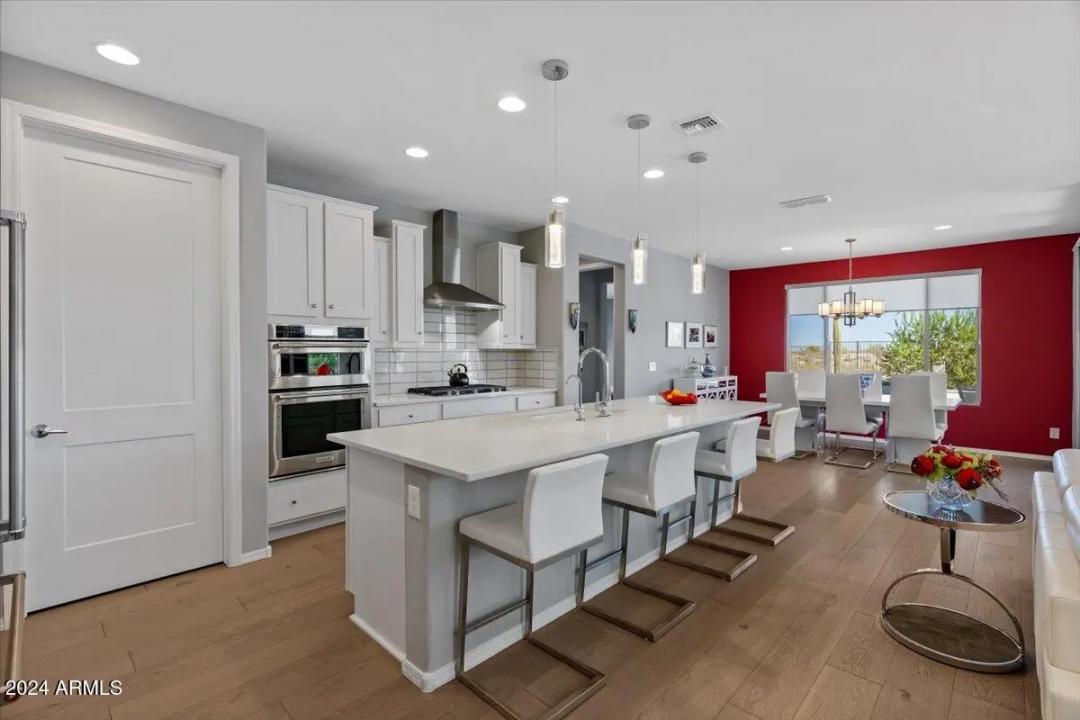 Real Estate Picture 22