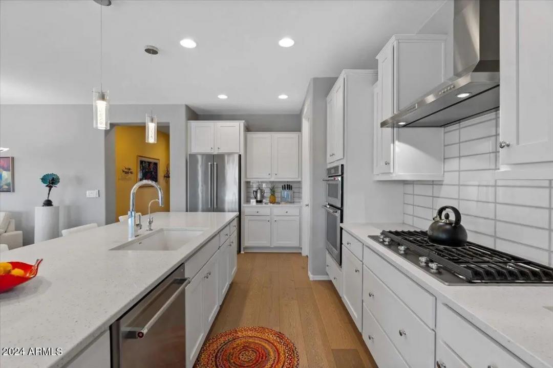 Real Estate Picture 24