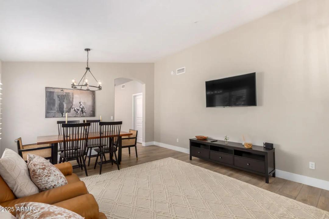 Real Estate Picture 3