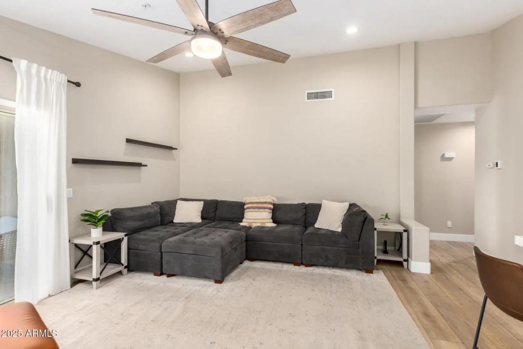 Real Estate Picture 7