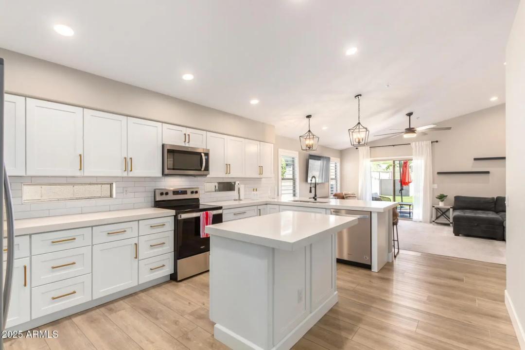 Real Estate Picture 9