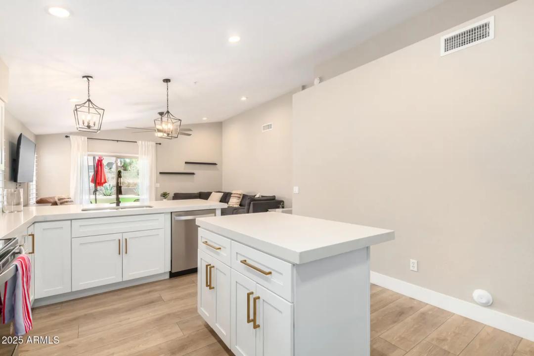 Real Estate Picture 11