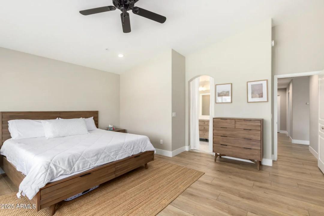 Real Estate Picture 14