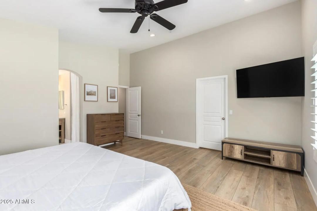 Real Estate Picture 15