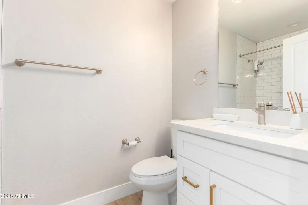 Real Estate Picture 24