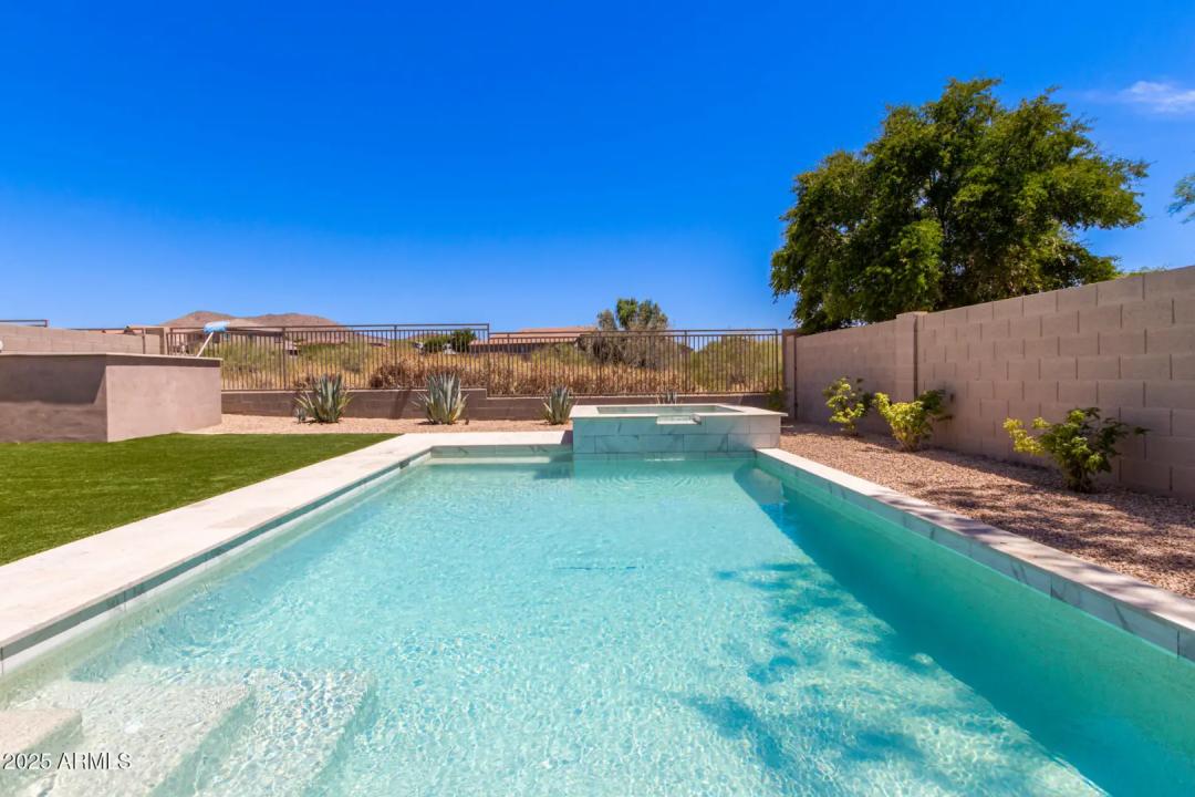 Real Estate Picture 32