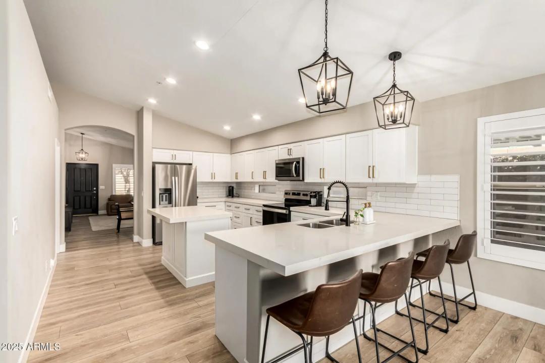 Real Estate Picture 11