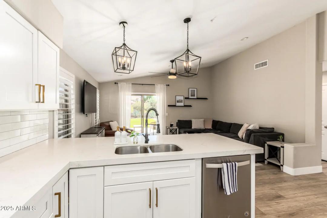 Real Estate Picture 14