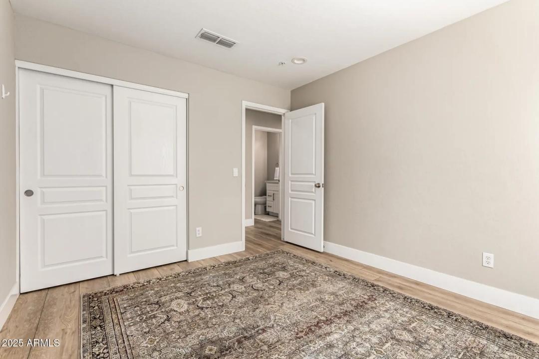 Real Estate Picture 24