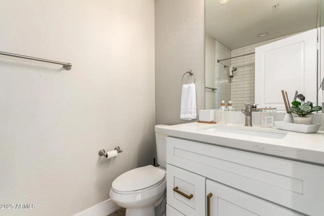 Real Estate Picture 25