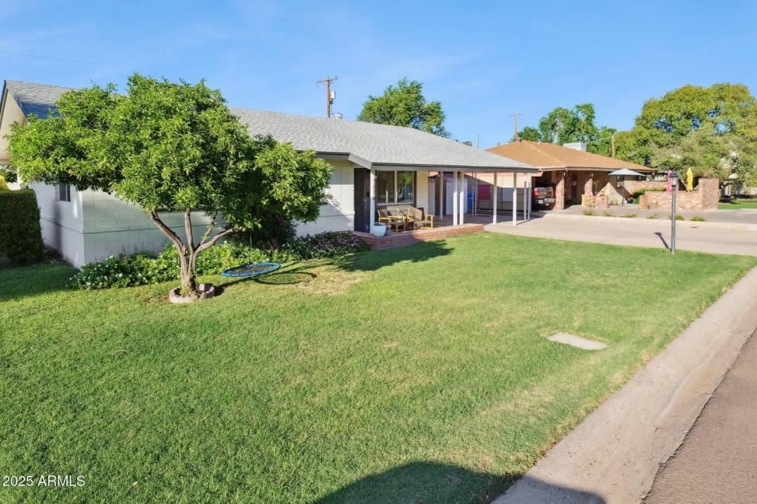 Real Estate Picture 3