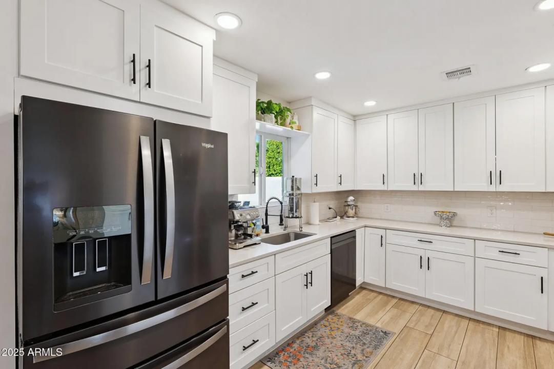 Real Estate Picture 8