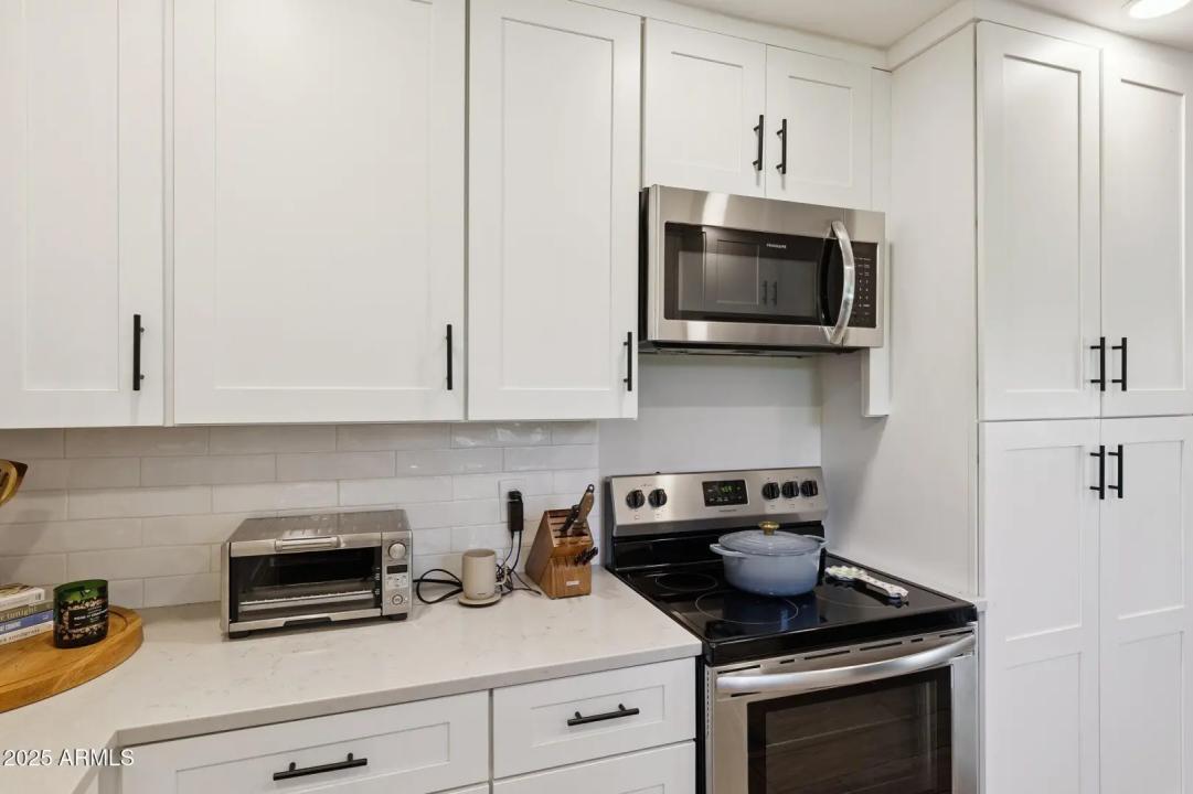 Real Estate Picture 11