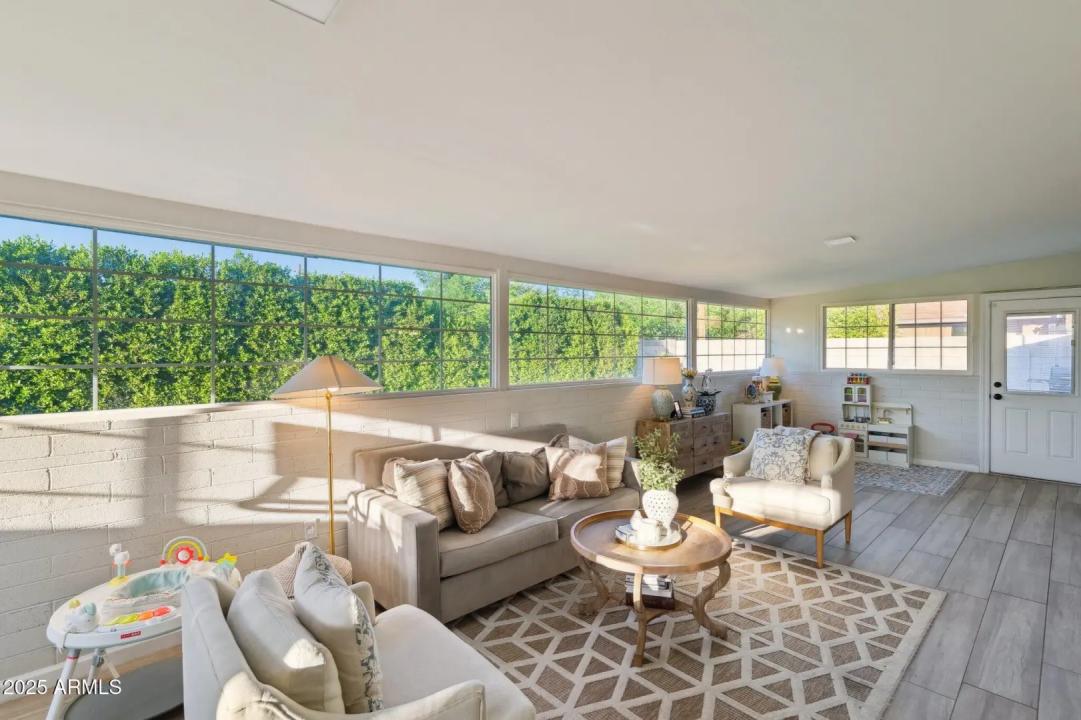 Real Estate Picture 14