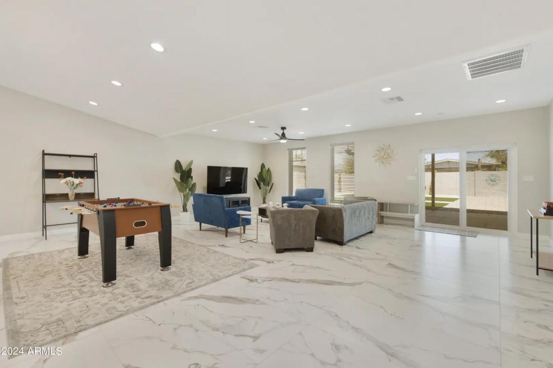 Real Estate Picture 4